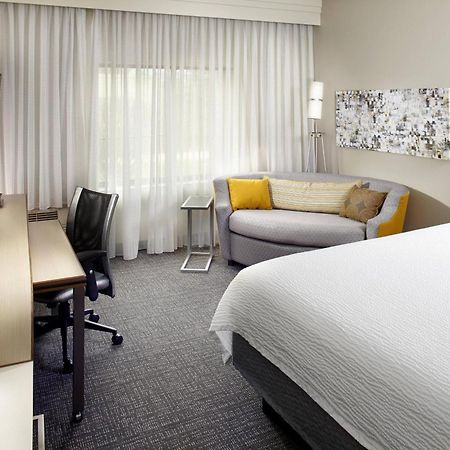 Courtyard Detroit Brighton Hotel Екстериор снимка