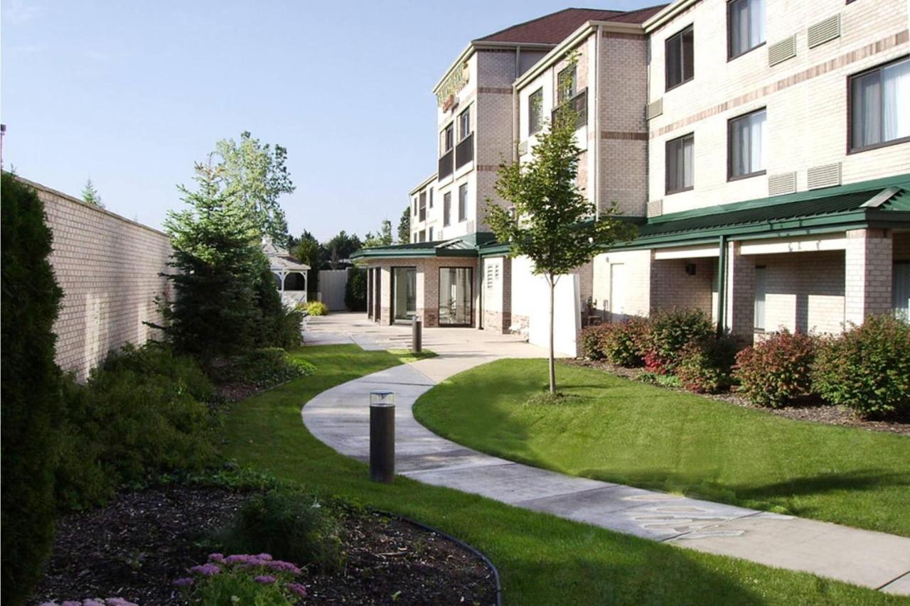 Courtyard Detroit Brighton Hotel Екстериор снимка