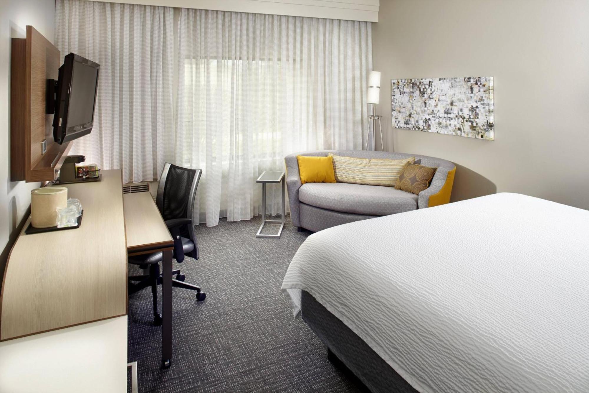 Courtyard Detroit Brighton Hotel Екстериор снимка